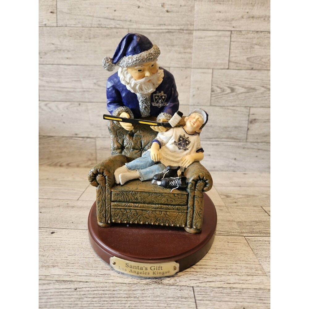 Los Angeles Kings Santa’s Gift 2nd Limited Series Memory Company Figurine 2001